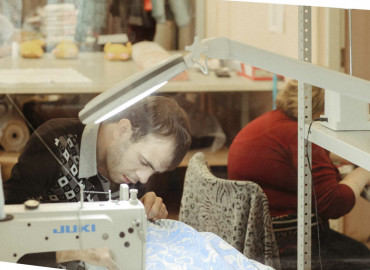 "Уютные вещи": на Урале люди с инвалидностью передадут две тысячи комплектов постельного белья для беженцев из Украины